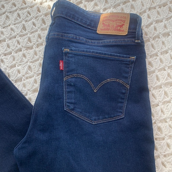 Levi’s 711 Skinny Dark Wash Jeans - Picture 6 of 15